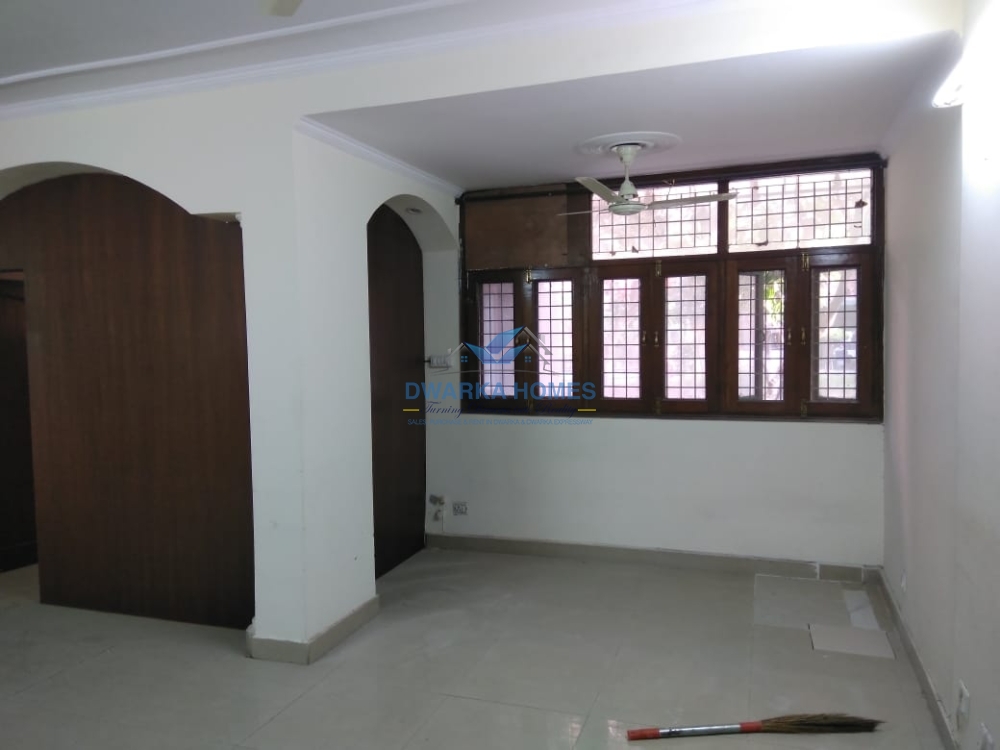 4bhk 4 bathroom servant room is available for sale in Vishrantika Apartment sector 3 Dwarka New Delh